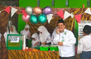 Gelar Karya P5RA MTs Salafiyah NU Karanganyar, Latih Siswa Berdemokrasi dan Berwirausaha.