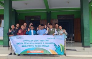 PCNU Kabupaten Pekalongan Terima Bantuan Obat-obatan dari Biofarma Group untuk Korban Banjir Bandang dan Tanah Longsor