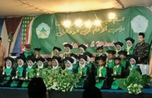 Wisuda TPQ Al-Falah Karangjompo, Santri Diingatkan Jangan Berhenti Mencari Ilmu