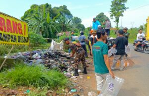 PAC GP Ansor Sragi Bersihkan TPS Liar di Bawah Tol Pemalang-Batang