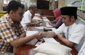 Bagaimana Hukum Membayar Zakat Fitrah Menggunakan Uang?