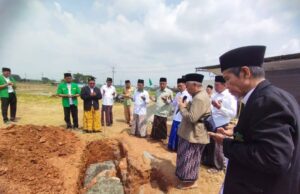 Perkuat Sinergi dan Pemberdayaan Nahdliyin, MWCNU Buaran Resmi Laksanakan Peletakan Batu Pertama Pembangunan Gedung Serba Guna.