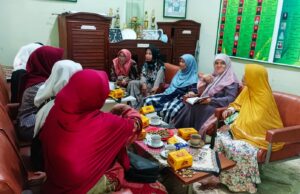 YKMNU Silaturrahim ke Panti Asuhan Darul Hadlonah Wonopringgo, Siapkan Hari Sosial Muslimat