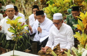 Ziarah Masyayikh PCNU Pekalongan Buka Rangkaian Harlah NU ke-100
