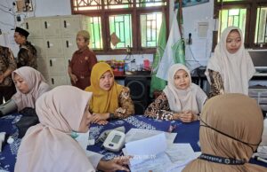 Guru dan Tendik MTs Salafiyah NU Karanganyar Ikuti CKG dari Puskesmas Tirto I