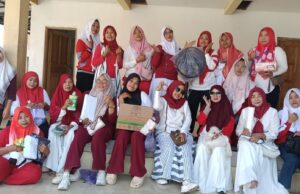 Peringati HUT ke-81 RI dan Maulid Nabi, Fatayat NU Karangjompo Adakan Jalan Sehat