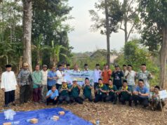 Usung Tema Ekoteologi, MWC NU Doro Tanam Bibit Durian Unggul di Tanah Wakaf Produktif